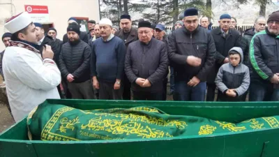 Bolu’nun Mudurnu ilçesinde, 2018 yılında çıkan yangında kül olan evinin
