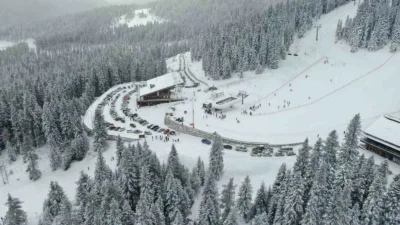 Kastamonu-Çankırı sınırındaki Ilgaz Dağı’nda bulunan Yurduntepe Kayak Merkezi, yarı yıl