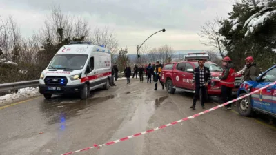Kocaeli’nin Kartepe ilçesinde, içinde yolcuların bulunduğu otobüs şarampole yuvarlandı. Çok