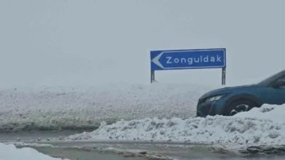 Zonguldak’ta etkisini sürdüren yoğun kar yağışı sonrası kapanma noktasına gelen