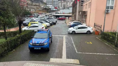 Zonguldak İlçe Jandarma ekiplerince sigara kaçakçılığına yönelik düzenlenen bir araç