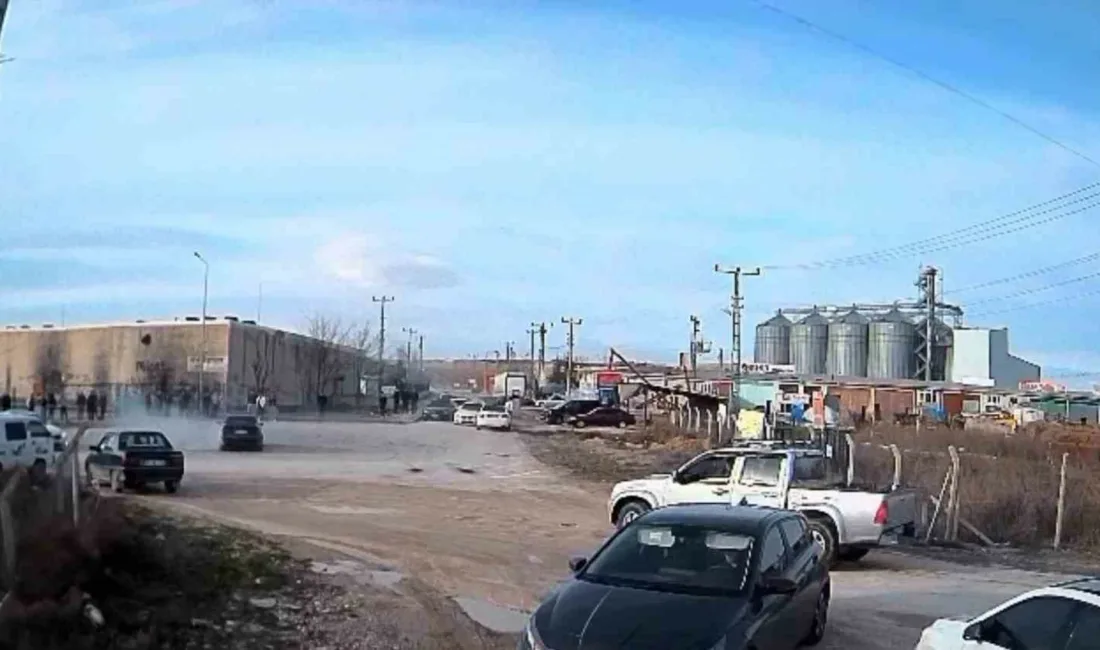 Ankara’nın Polatlı ilçesinde otomobilleriyle drift atarak diğer sürücülerin güvenliğini tehlikeye