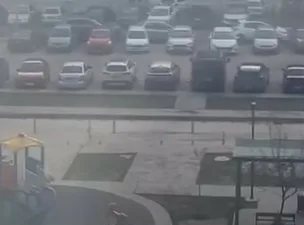 Ankara’da parkta erkek arkadaşıyla tartışan kadının baygınlık geçirdiği anlar kameraya