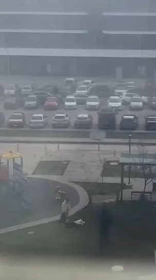 Ankara’da parkta erkek arkadaşıyla tartışan kadının baygınlık geçirdiği anlar kameraya