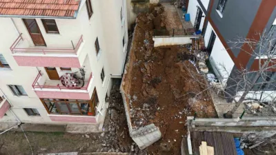Ankara’nın Gölbaşı ilçesinde bulunan bir istinat duvarının yıkılması sonucu 5