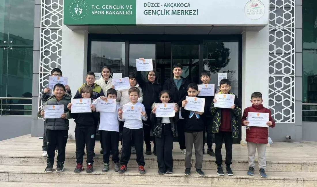 DÜZCE (İHA) – Akçakoca Gençlik Merkezi’nde düzenlenen satranç atölyesi programını