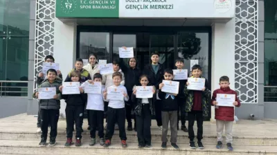 DÜZCE (İHA) – Akçakoca Gençlik Merkezi’nde düzenlenen satranç atölyesi programını