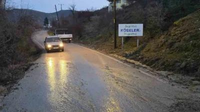 Ankara’nın Beypazarı ilçesinde şiddetli yağmur sonrası düşen kayalar Mikail-Akşamoldu Mahallesi