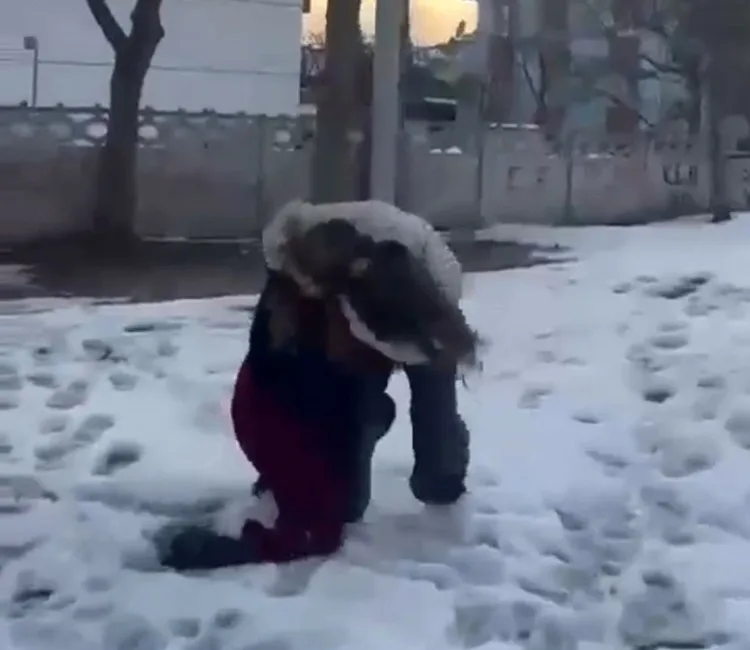 Bolu’da okul çıkışı evlerine gitmek isteyen ortaokul öğrencisi kız çocukları,