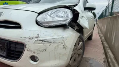 Kocaeli’nin Körfez ilçesinde park halindeki iki araca çarpan alkollü sürücü,