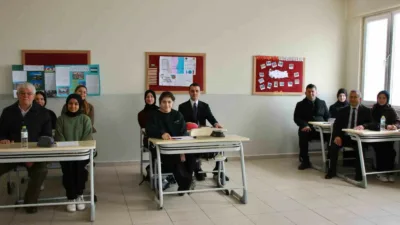 DÜZCE (İHA) – Çilimli Kaymakamı Furkan Alpay, öğrenci ve öğretmenlerle