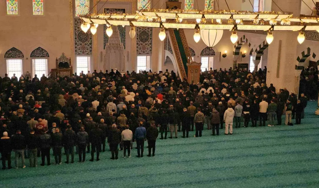 Zonguldak’ta 11 ayın sultanı Ramazan ayının ilk cuma namazı, kentin