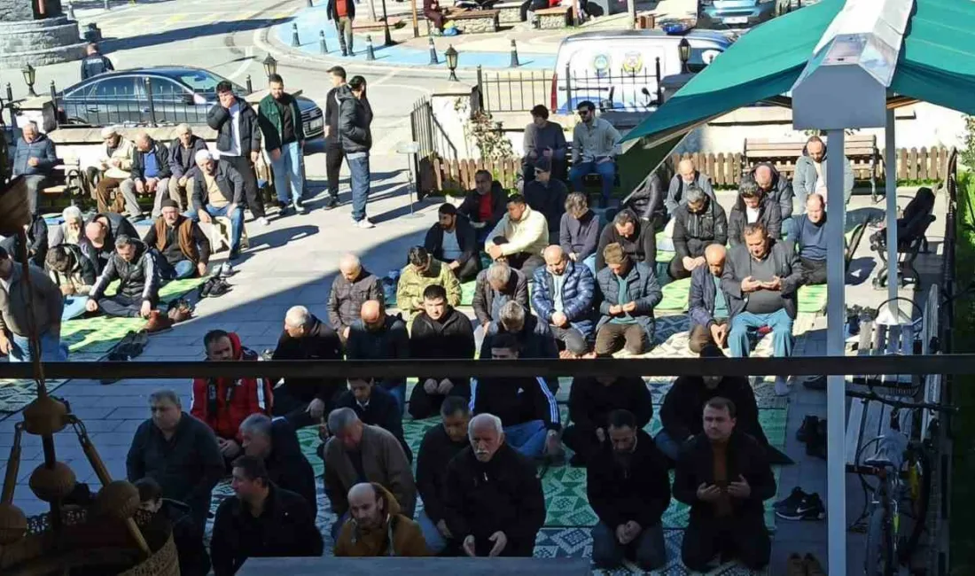 Devrek Ramazan ayının ilk Cuma namazı yoğun katılım ile idrak