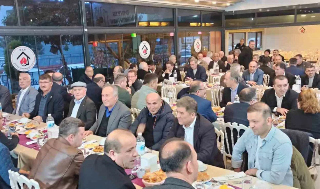 Her yıl geleneksel olarak organize edilen programda Devrekli muhtarlar iftar
