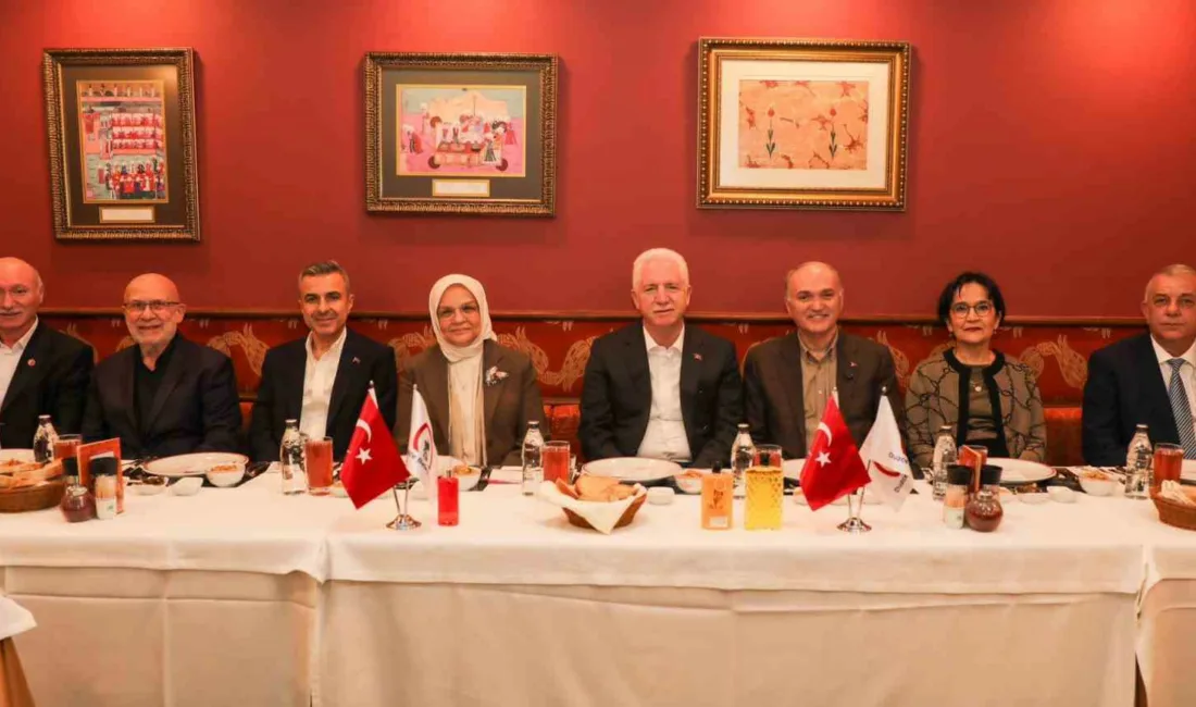 Düzce Belediye Başkanı Dr. Faruk Özlü, İstanbul’da düzenlediği özel davette