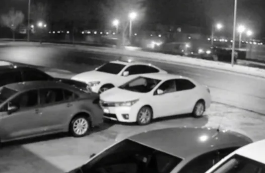 Düzce’de lüks otomobilin halk otobüsüne çarptığı kaza güvenlik kamerasına yansırken,
