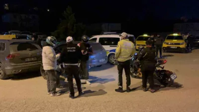 Düzce’nin Konuralp bölgesinde polis ekipleri tarafından geniş çaplı huzur uygulaması