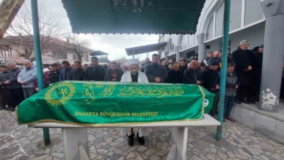 Sakarya’nın Akyazı ilçesinde evinden kamyonlar dolusu çöp çıkartılan ve tamir