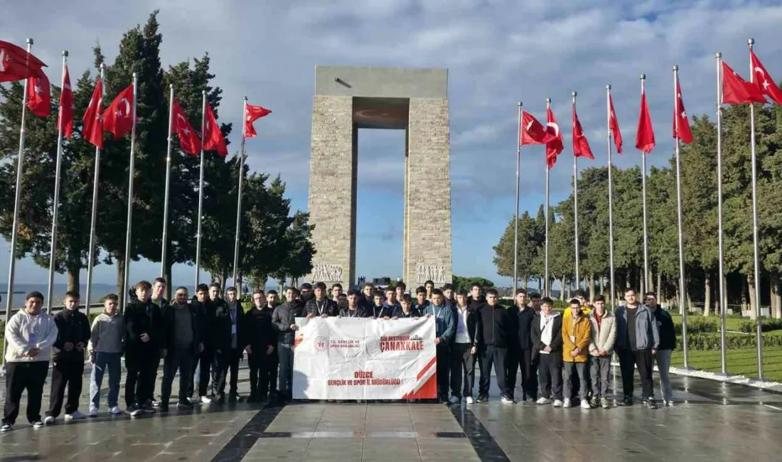 DÜZCE (İHA) – ‘Bir Destandır Çanakkale’ programı kapsamında Düzceli gençler,