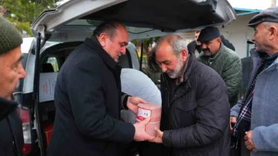 Ankara’nın Gölbaşı ilçesi Oyaca Mahallesi’nde üreticilere besi hayvancılığı konularında bilgilendirme