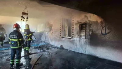 Sakarya’nın Akyazı ilçesinde ibadete yeni açılan camide çıkan yangın, itfaiye