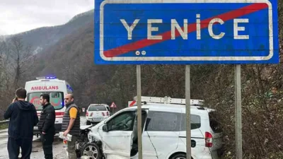 Karabük’ün Yenice ilçesinde iki otomobilin kafa kafaya çarpışması sonucu meydana