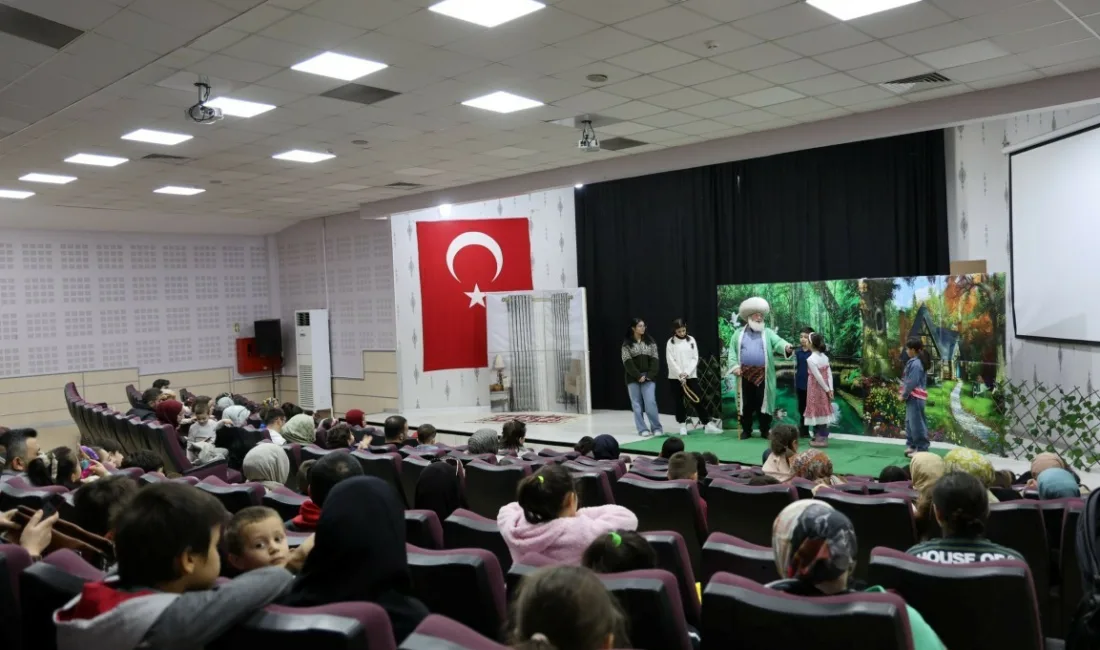 Kartepe’de belediye tarafından düzenlenen ramazan etkinliklerinde çocuklar, tiyatro oyunları ve