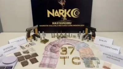 Kastamonu polis ekiplerince 23 adrese düzenlenen eş zamanlı uyuşturucu operasyonlarında