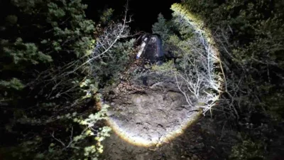 Kastamonu’nun Hanönü ilçesinde yoldan çıkarak yaklaşık 50 metre uçurumda yuvarlanan