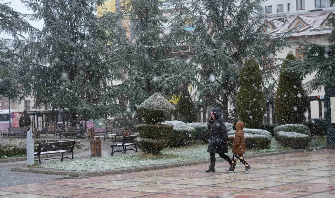 Kastamonu’da vatandaşlar Ramazan ayının ilk gününe kar yağışıyla uyandı. Kastamonu’da