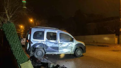 Kocaeli’nin Körfez ilçesinde minibüs ile hafif ticari aracın çarpıştığı kazada