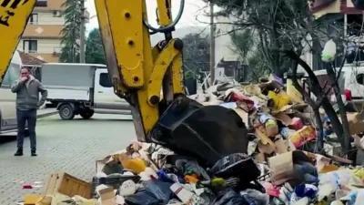Kocaeli’nin Derince ilçesinde kötü koku ihbarıyla harekete geçen ekipler, yaşlı