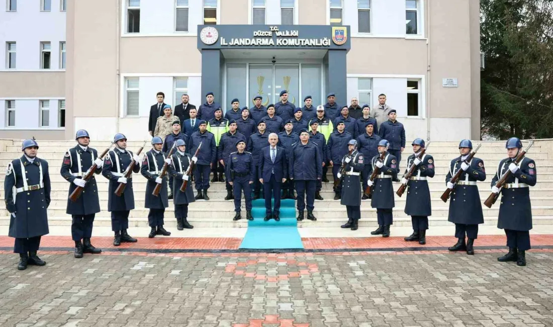 DÜZCE (İHA) – Düzce Valisi Mehmet Makas, İl Jandarma Komutanlığını