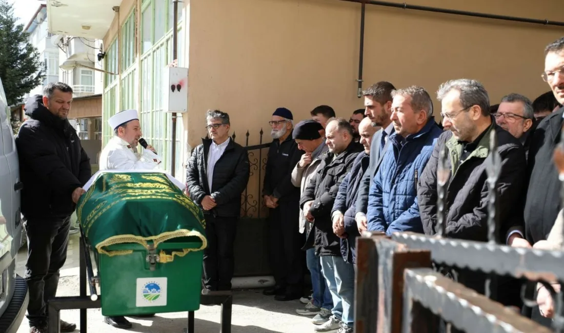 Kuzey Marmara Otoyolu’nun Sakarya geçişinde bariyerlere çarparak alev alan otomobilde