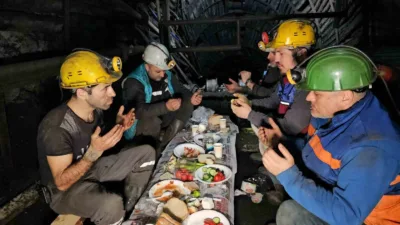 Zonguldak’ta maden işçileri Ramazan ayının ilk sahurunu yerin 120 metre