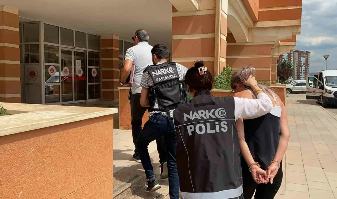 Kastamonu’da polis ekiplerinin durdurduğu motosiklette yapılan üst aramalarında uyuşturucu maddeyle