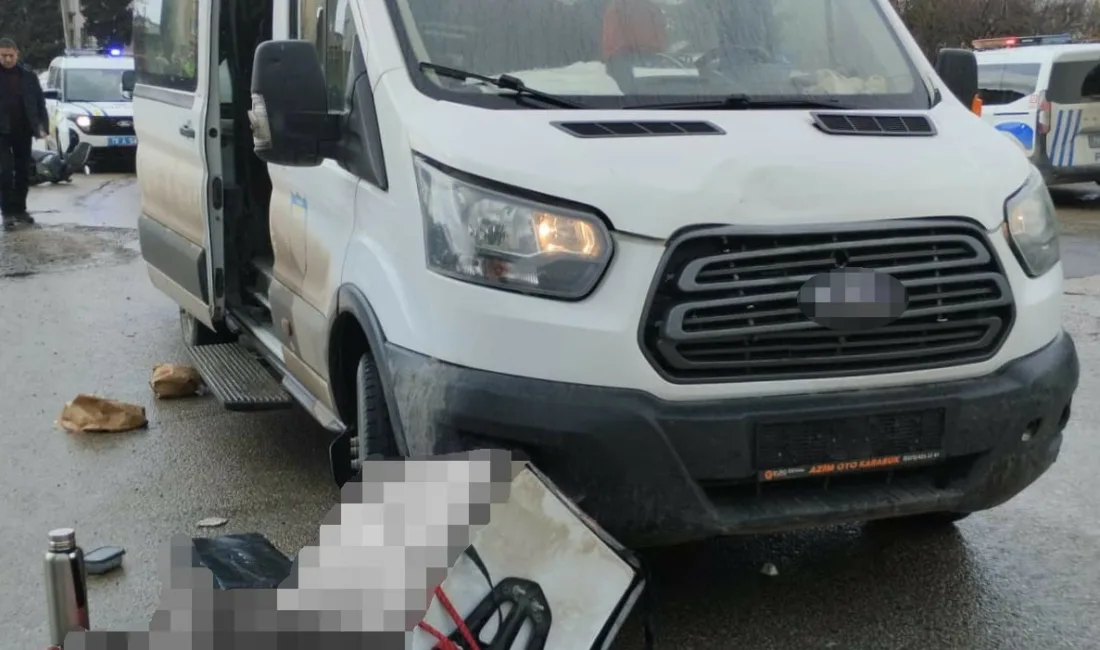 Karabük’te öğrenci servisi ile çarpışan motosikletin sürücüsü, kaldırıldığı hastanede hayatını
