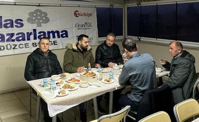 İhlas Vakfı Selami Kubilay Erkek Öğrenci Yurdu’nda kalan öğrencilerle Düzce