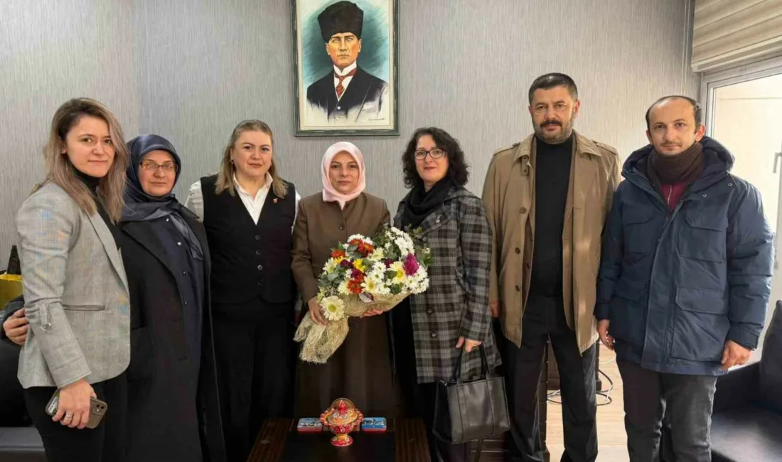 DÜZCE (İHA) – Düzce Bakkallar Odası Başkanı Vildan Şamandar ve