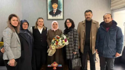 DÜZCE (İHA) – Düzce Bakkallar Odası Başkanı Vildan Şamandar ve