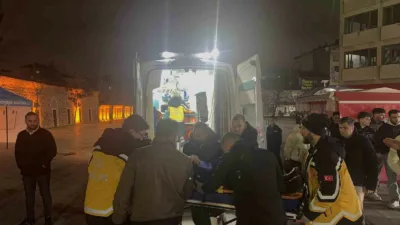 Kocaeli’nin Gebze ilçesinde kayarak otomobile çarpan scooter sürücüsü yaralandı. Kaza,