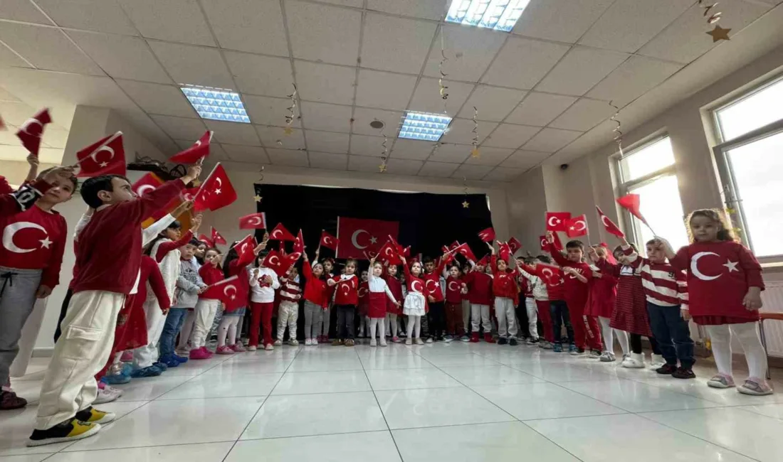 Pursaklar Belediyesi’ne bağlı Nezaket Okulları’nda düzenlenen ‘Bayrak Sevgisi’ etkinliğinde, Türk