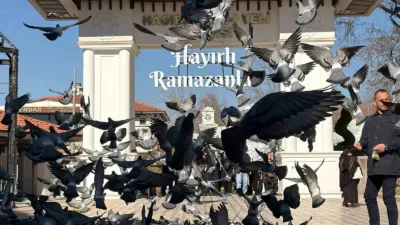 Başkent’te Ramazan ayına kavuşmanın mutluluğunu yaşayan vatandaşlar, ilk cuma namazında