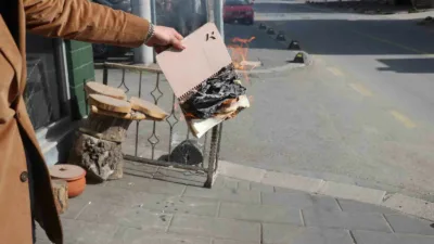 Sakarya’nın Erenler ilçesinde bir iş adamı, mahalle bakkalındaki 58 bin