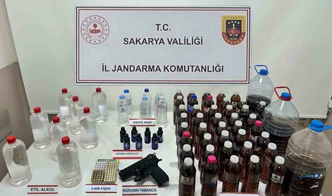 Sakarya’nın Akyazı ilçesinde sahte içki üreterek piyasaya süreği öğrenilen bir