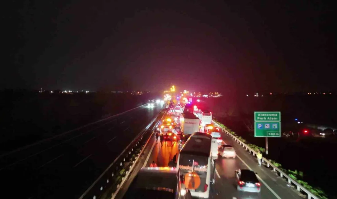 Anadolu Otoyolu’nun Sakarya geçişinde 16 aracın karıştığı zincirleme trafik kazasında,