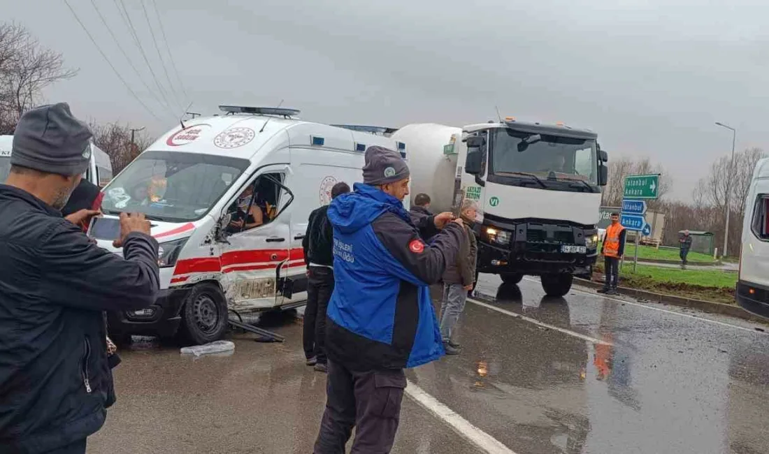 Sakarya’nın Akyazı ilçesinde ambulans ile işçi servisinin çarpıştığı kazada 11