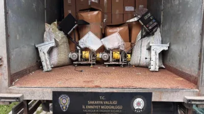 Sakarya’nın Serdivan ve Adapazarı ilçelerinde düzenlenen eş zamanlı kaçakçılık operasyonunda