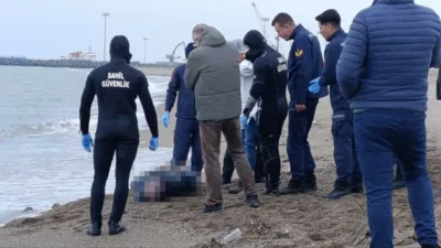 Sakarya’nın Karasu ilçesinde sahilde erkek cesedi bulundu. Ekipler çalışmalarını sürdürüyor.