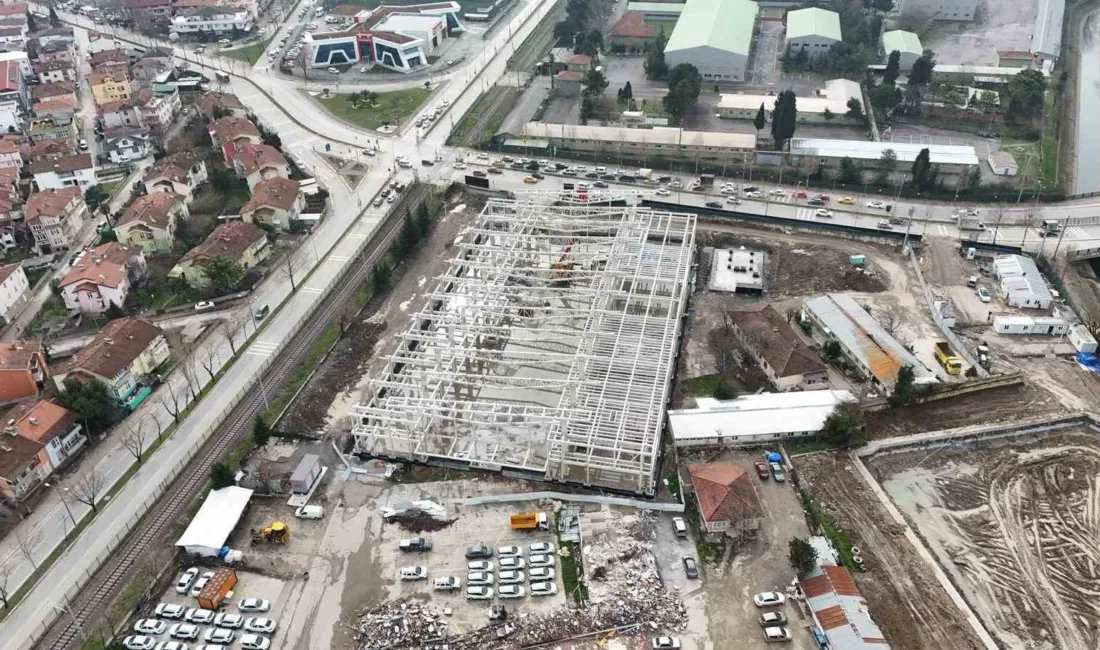 Sakarya Büyükşehir Belediye Başkanı Yusuf Alemdar, Donatım bölgesinde yapımı devam